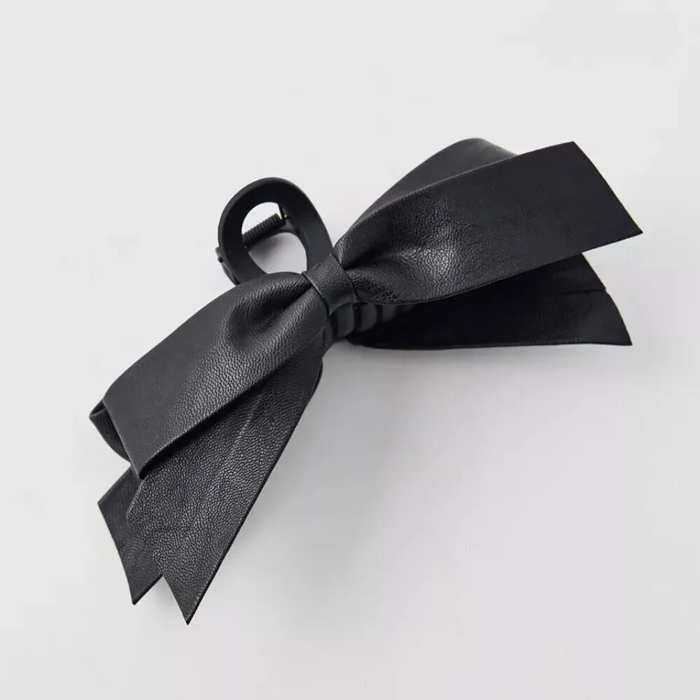 NWT Urban Outfitters Faux Leather Bow Claw Clip